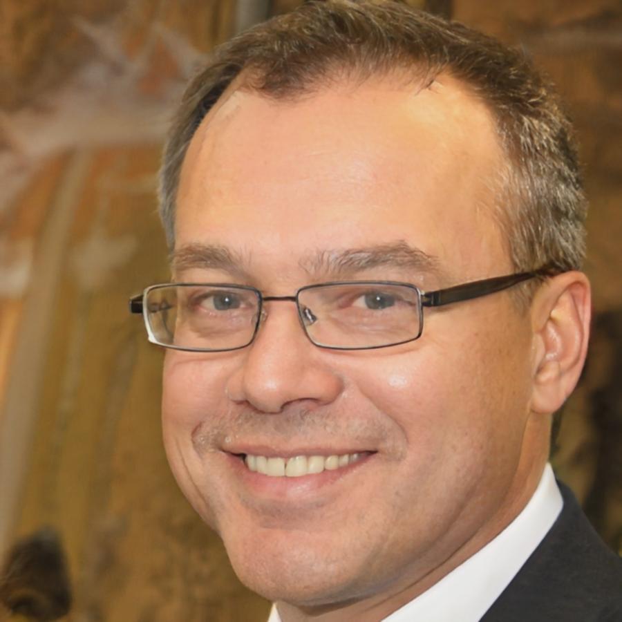Dr. Marcus Weber, Experte für Finanzmodellierung